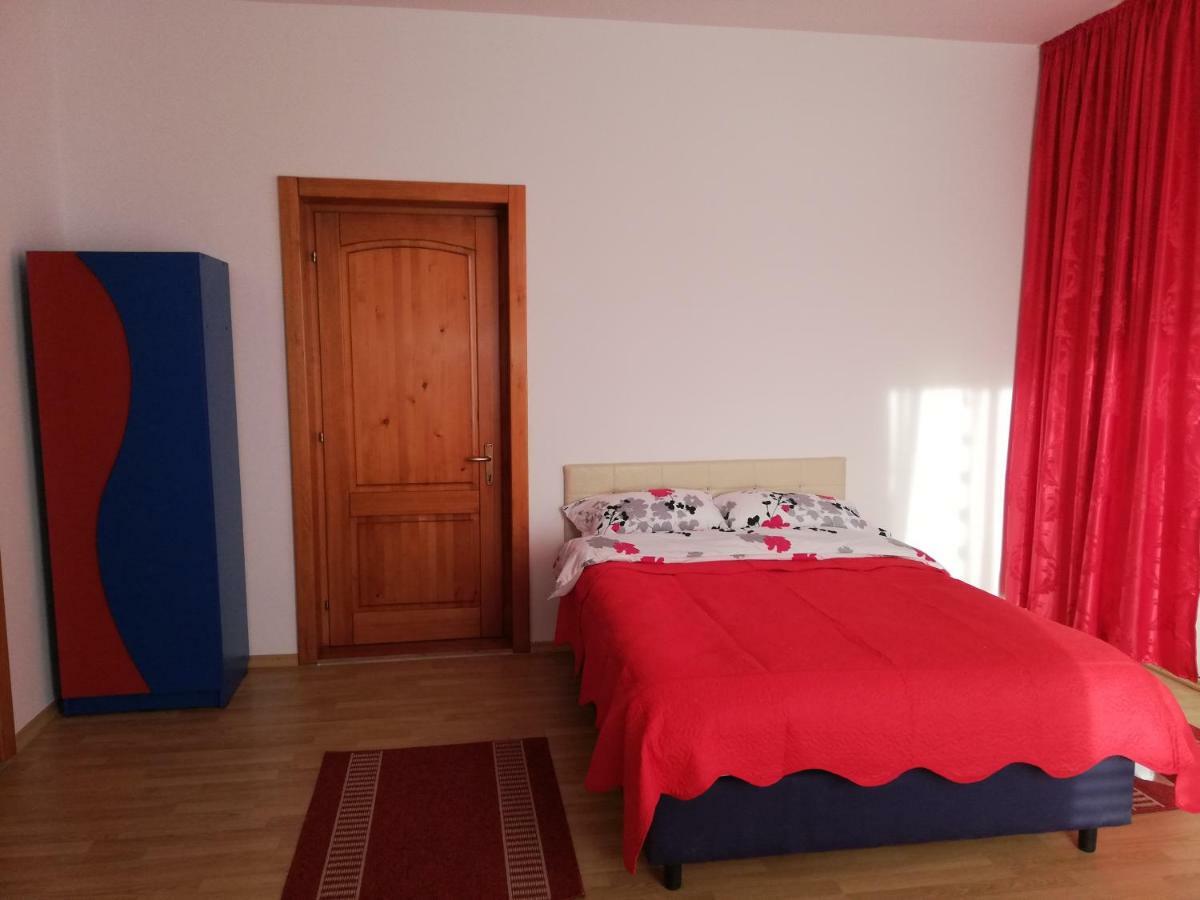 Pensiunea La Safari Targu Neamt Exteriér fotografie