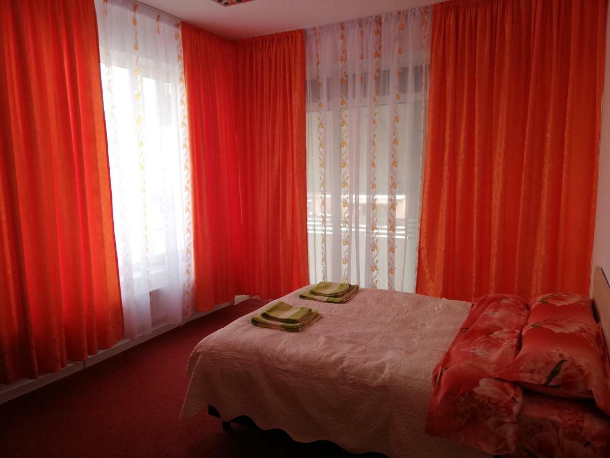 Pensiunea La Safari Targu Neamt Exteriér fotografie