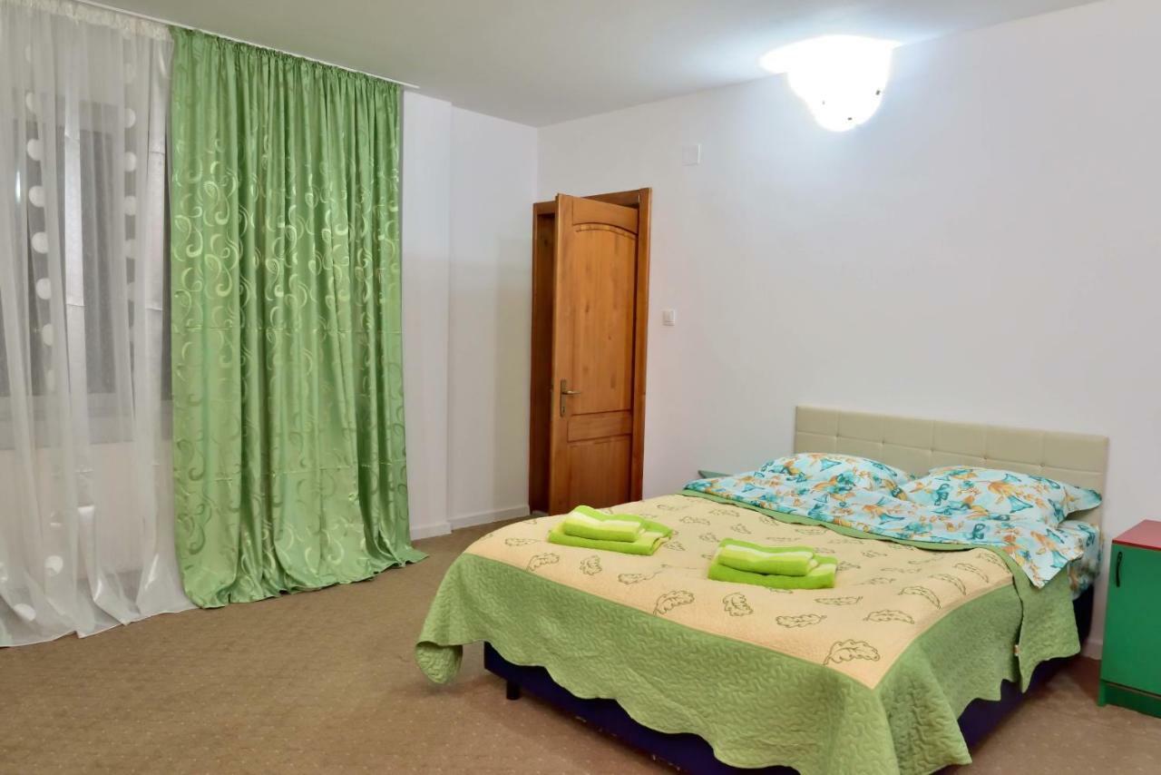 Pensiunea La Safari Targu Neamt Exteriér fotografie